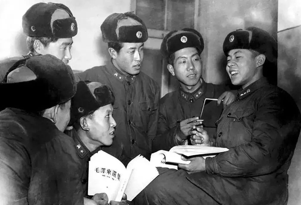 今天，谁是雷锋？