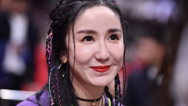 娄艺潇观战CBA是什么情况?怎么回事?终于真相了,原来是这样!