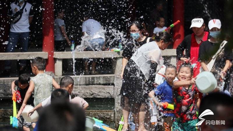 泼动盛日狂欢 畅享清凉一夏 来济南五龙潭泼水吧