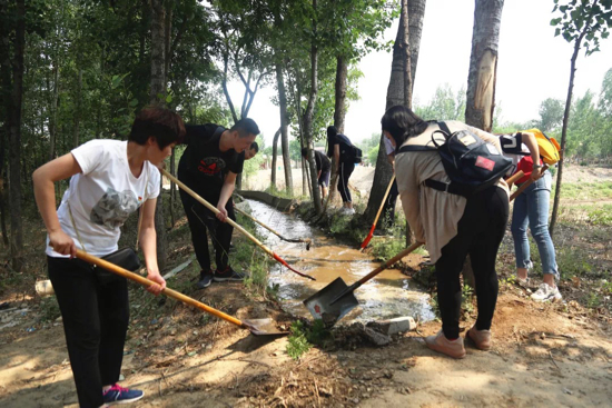 济南城市建设集团到济阳区新市镇开展主题党日活动