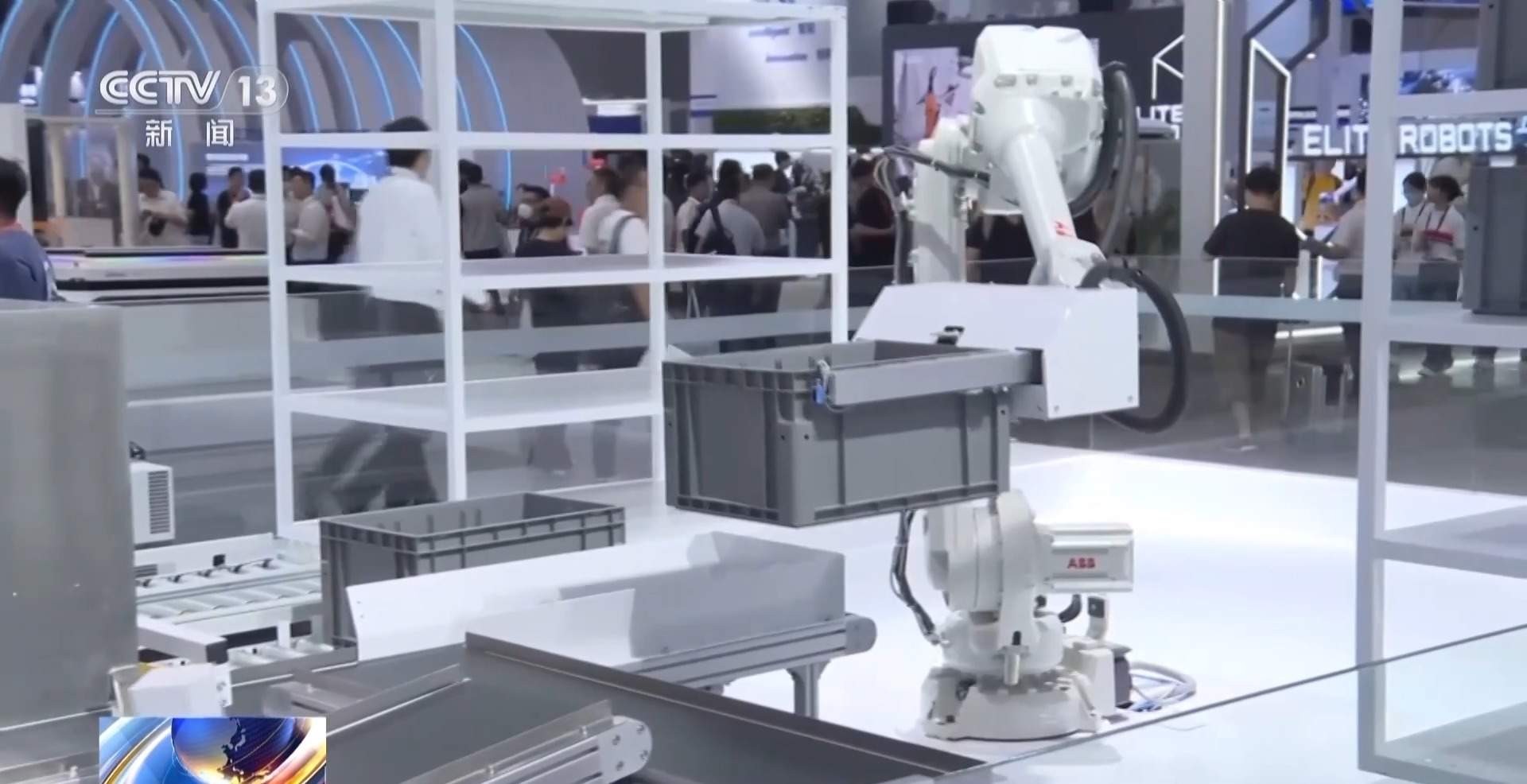 多款机器人在工博会同台“炫技” 国产机器人加速崛起