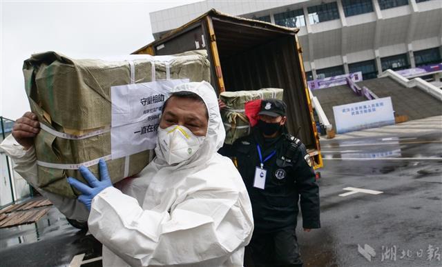 战疫“摆渡人”张林的十二时辰