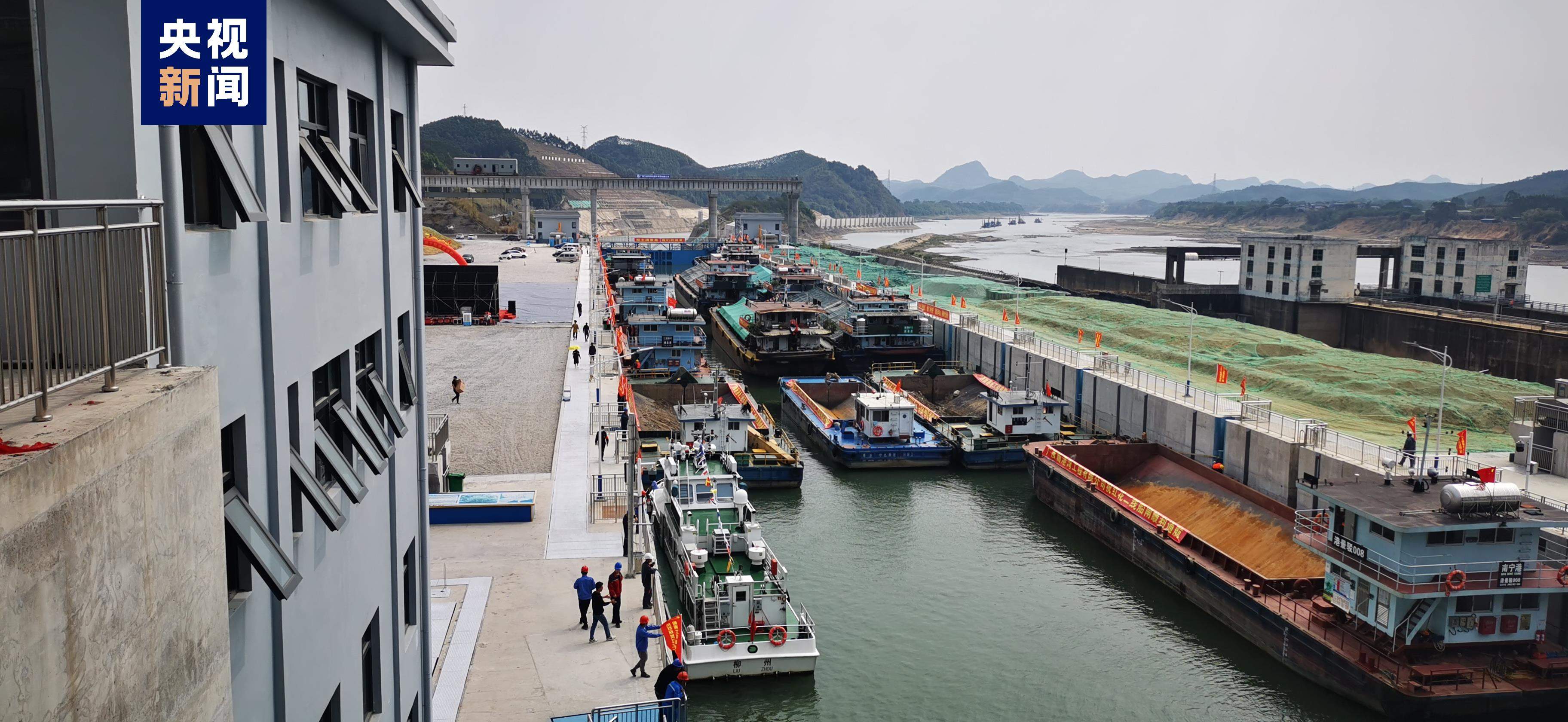 广西柳州红花二线船闸正式通航