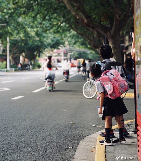 邓超|脆弱的老父亲！邓超被孙俪疯狂吐槽 送娃上学转身脆弱流泪