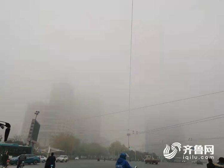 最新消息！因大雾侵袭 山东近百个高速收费站被迫临时关闭