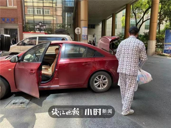 劫后余生57天后杭州这对父女第一次见面！爸爸哽咽：这么小 受这么大罪