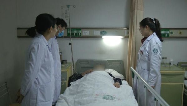 天天拿这种东西当水喝，25岁小伙住进ICU！检查后医生都惊了