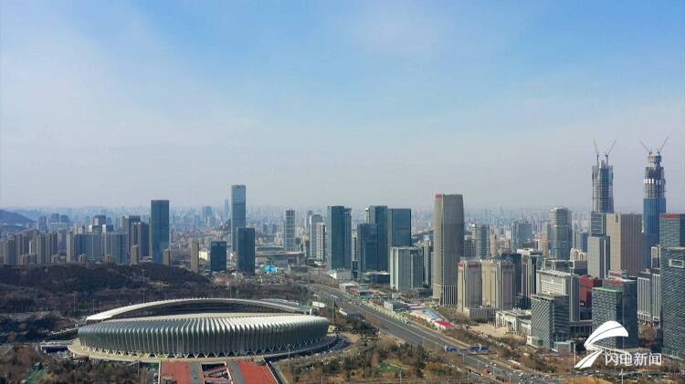 济南CBD打造独特景观！绿化大规模种植“变色”色叶树娜塔栎