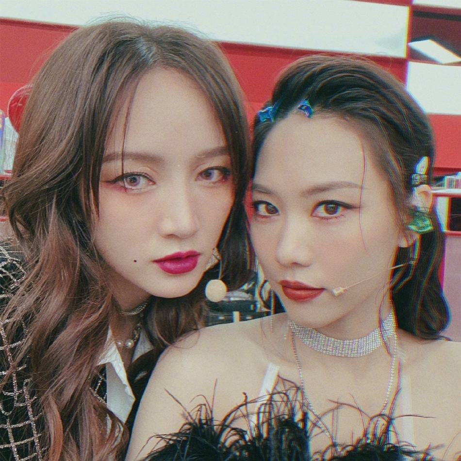 姐妹情深！孟佳为王霏霏庆生 写藏头诗表白情真意切