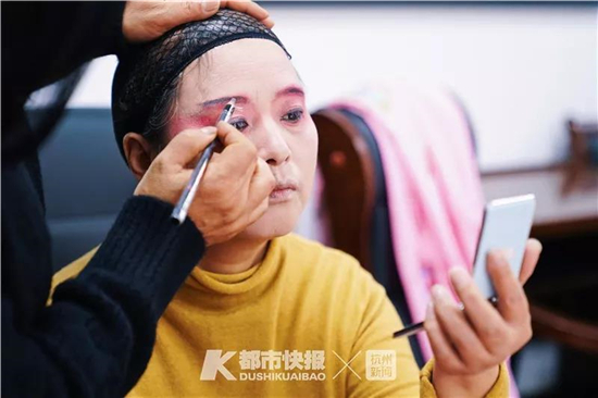 为爱发电！杭州城东有一帮公益演越剧的老板娘