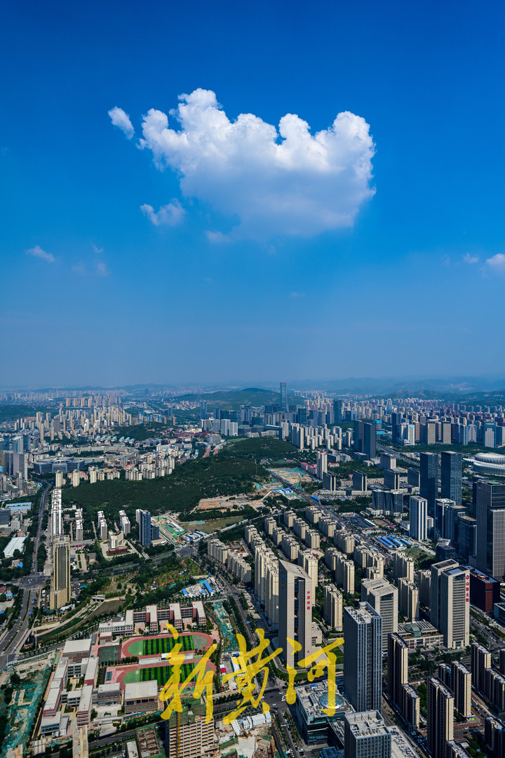 412米高空看巧云 第一高顶层气温低于地面