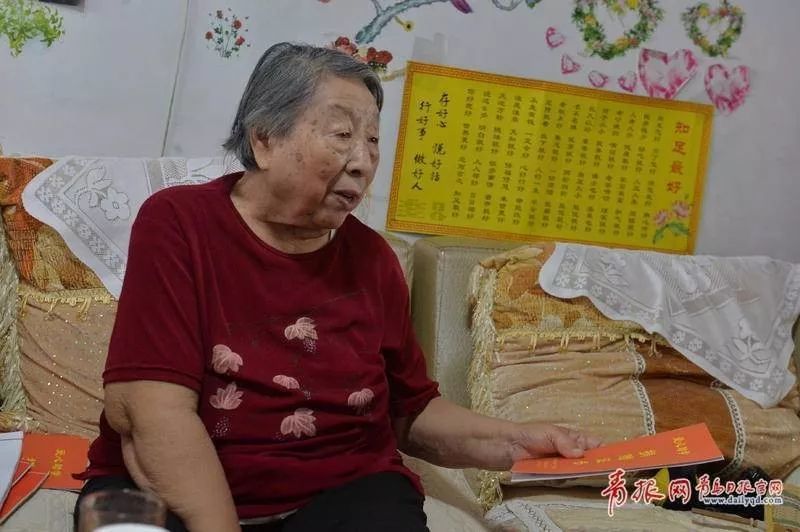 这件事，青岛88岁老人坚持了25年，感动无数青岛人……