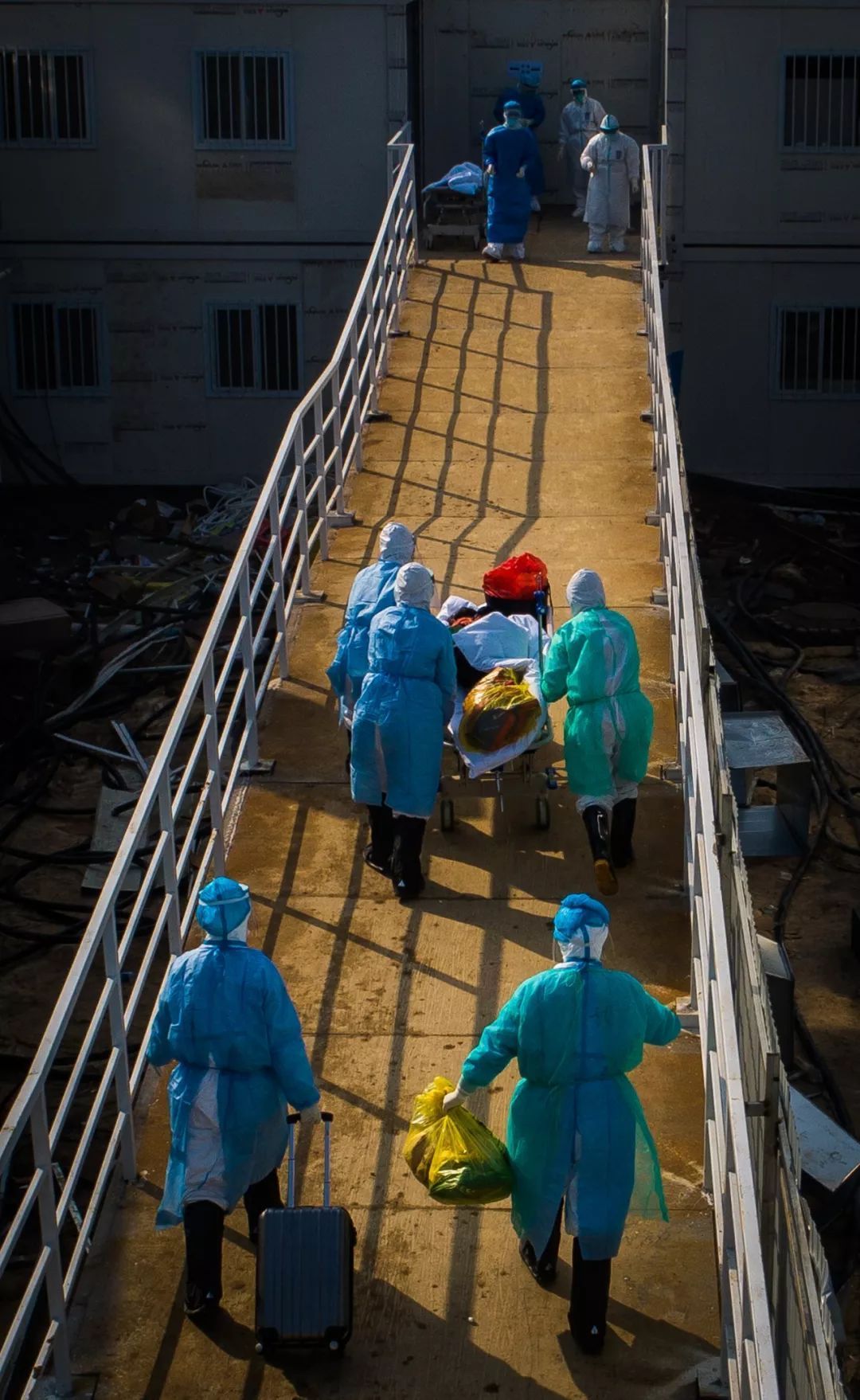 今夕元宵，月圆灯明，人长久，百病清！