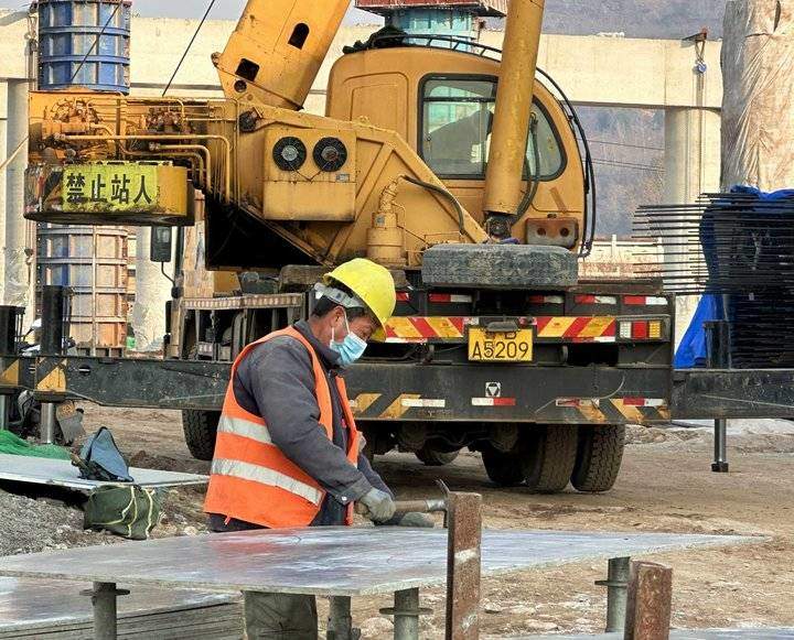 百台器械同步作业，路面桥梁节点频出，山东首条旅游公路加速成型