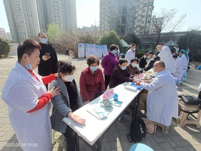 道德街街道联合济南市健康保健行业协会开展免费义诊活动