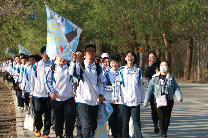 朗诵、飞花令……山东省实验中学学子徒步探索文化源泉