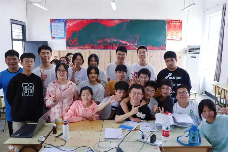 浙江一教师获奖210万元商品房和现金 校方：3年前还得过一辆28万元的车