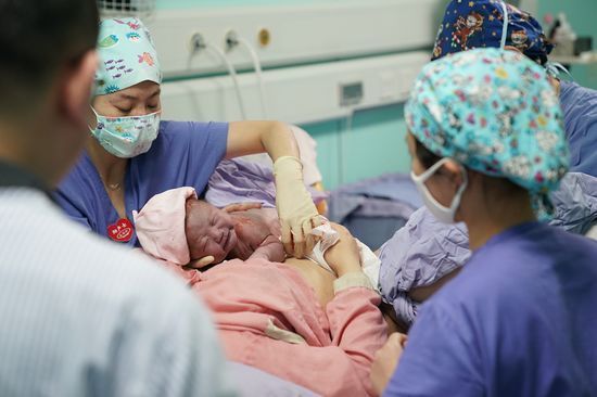 第一批“20后”出生！90后的评论亮了