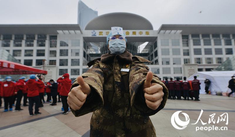 “表情包”“比心”向“方舱”告别