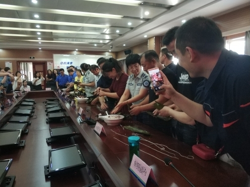 行走关爱  粽享欢乐——济南市城管局一线劳模共庆端午佳节
