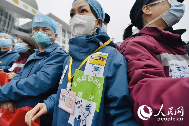 “表情包”“比心”向“方舱”告别