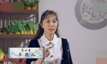 黄晓明前女友曝近照，面部肿胀样貌大变，网友：完全认不出！