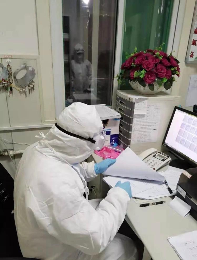 写在湿巾上的感谢信！武汉返济留观女孩：你们是我见过的最温柔的护士、医生！