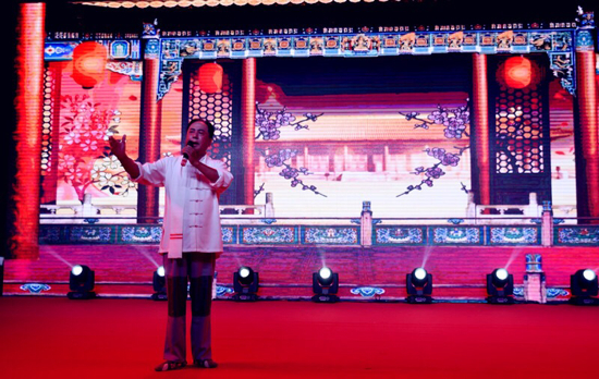 百名青年记者走基层丨西市场街道举办庆祝北大片区回迁两周年暨喜迎新中国成立70周年社区喜乐会