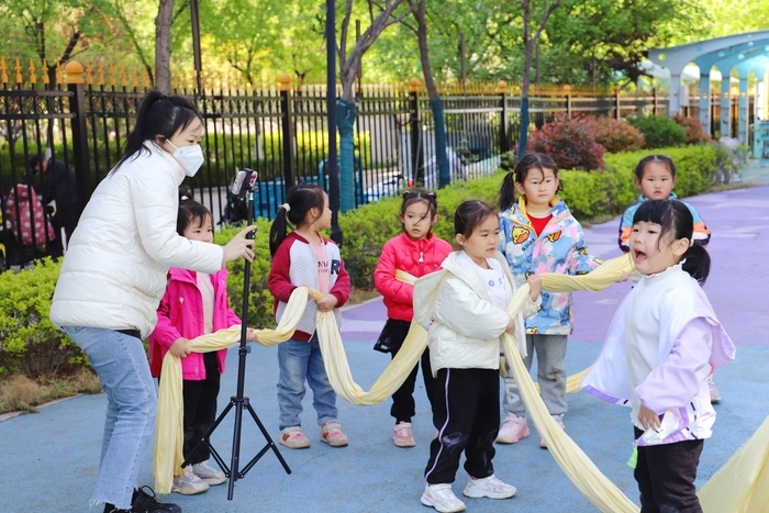 历下区举办幼师素质大赛游戏活动专场暨游戏实验园开放活动