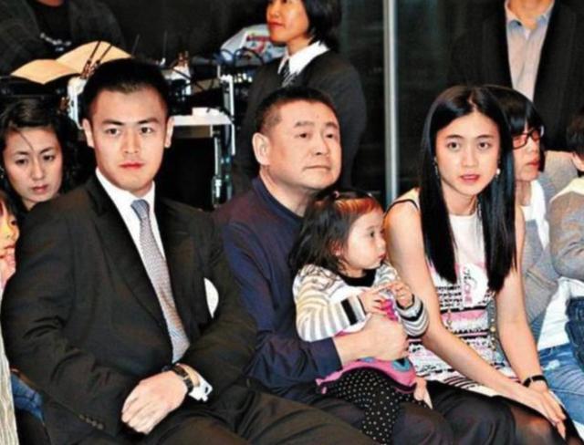 刘銮雄39岁长子突然卸任|父子反目？刘銮雄39岁长子突然卸任，辞去19家公司董事职务
