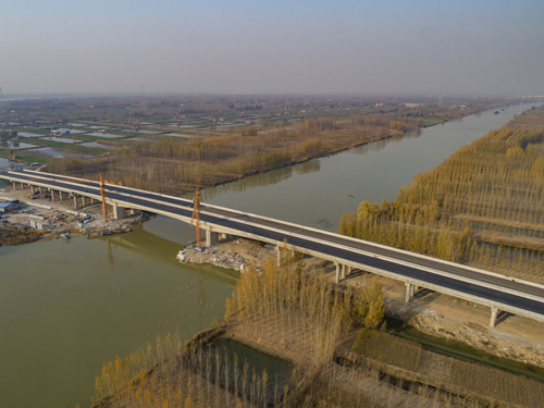 济宁泗河道路和环湖大道东线竣工通车，形成“C”字形乡村振兴与文化旅游长廊