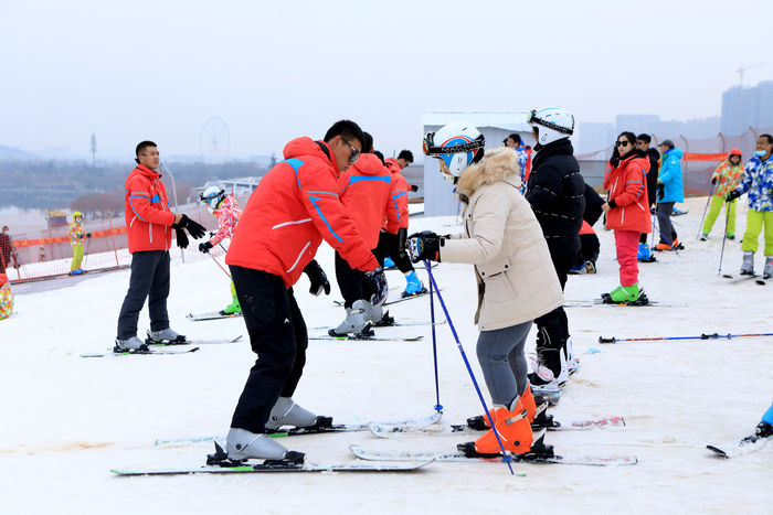 济南冰雪场地数量全省第一，每年近350万人次参与冰雪运动