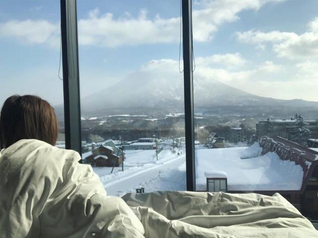 谢霆锋疑与王菲赴日本滑雪 同行好友回酒店