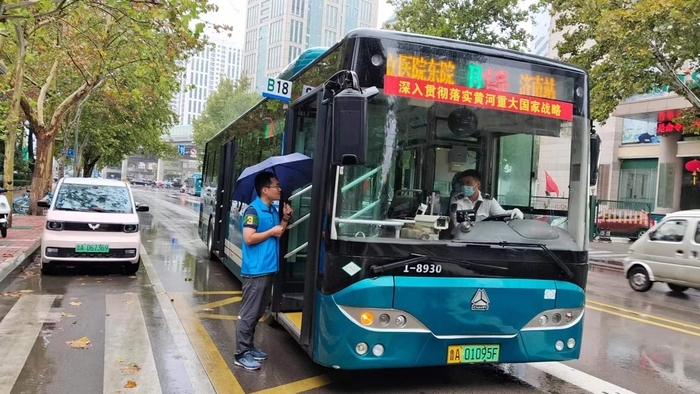 济南公交国庆假期营运班次约26.3万班，客运量约556万人次