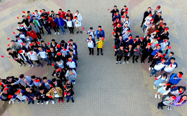 【地评线】重温五四“激情岁月 ”拨动新时代“青春心弦”