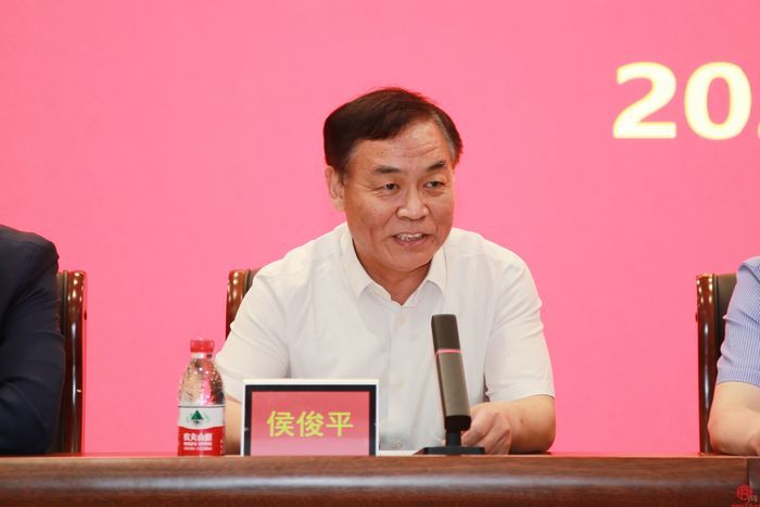 齐鲁医院召开干部会议
