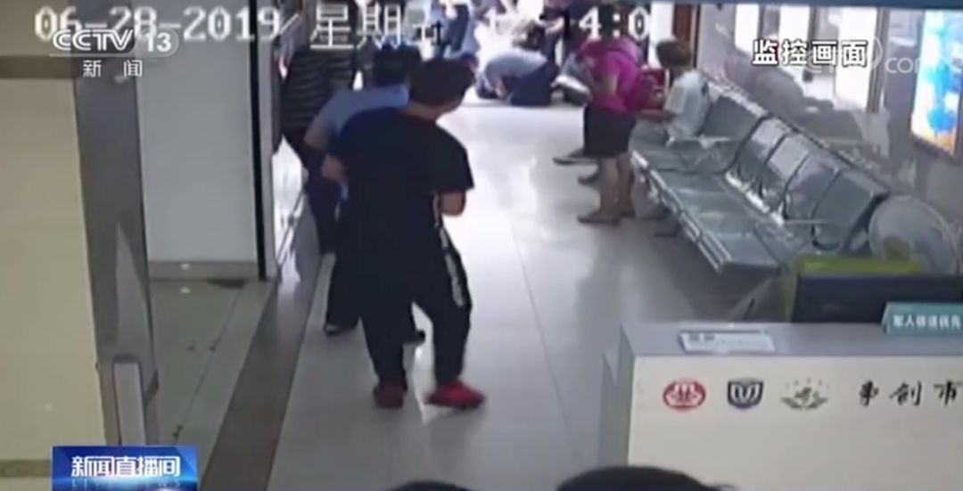 细思极恐！他们偷偷溜进医院诊室，真实目的是什么