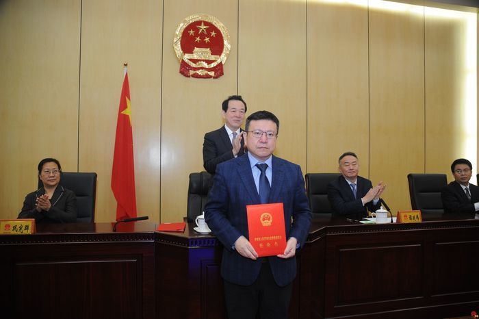 市人大常委会举行新任命人员颁发任命书和宪法宣誓仪式