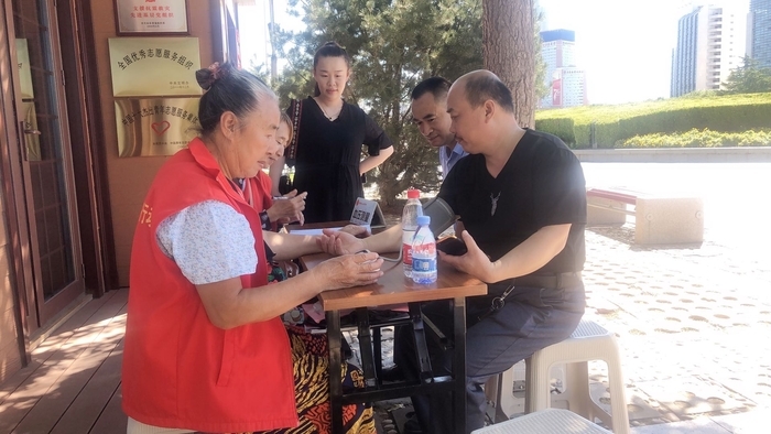 18载奉献2.6万个服务工时 济南“爱心奶奶”李爱萍荣登“中国好人榜”