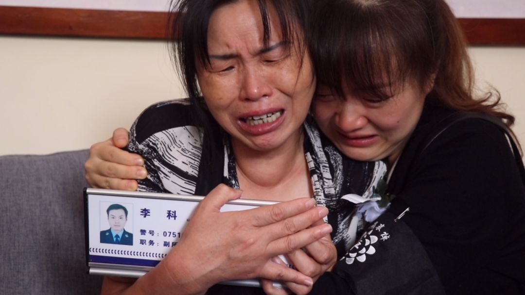 泪目！这张请假条刚被批准，主人公却牺牲了