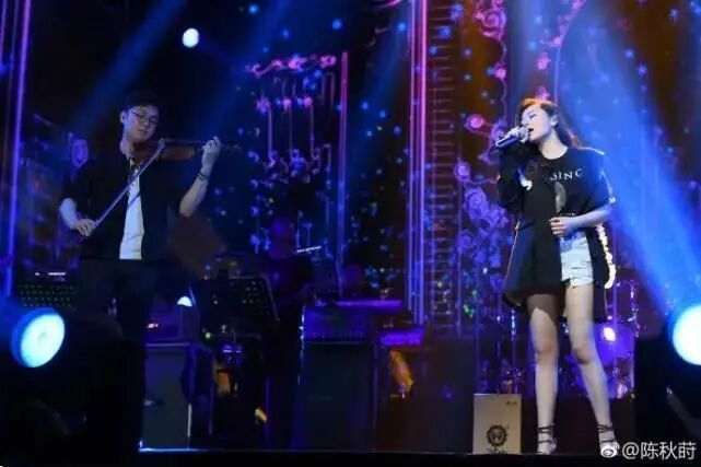 陈秋莳|张靓颖恋情公开后现身 男友全程护驾甜蜜蜜