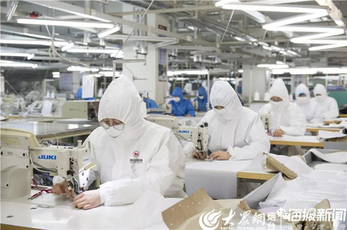 这就是山东丨每天能生产防护服5千套，龙口这家企业真救急！