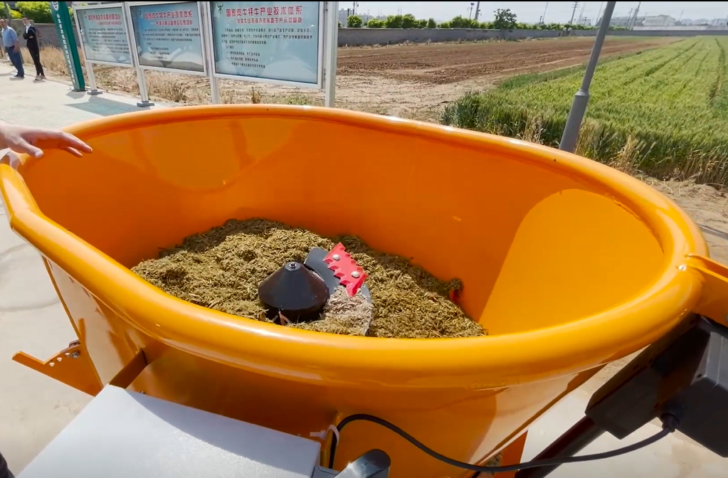 山东农机科研新答卷：成套技术装备助推“家庭牛场”机械化水平