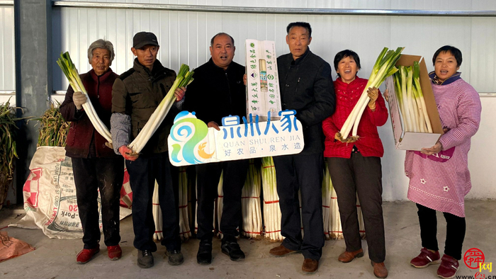 担子挑了19载 实力认证“名招牌” 章丘大葱2600余年还是那个味儿…