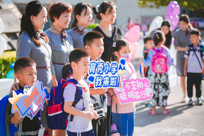 “你上学我守护”,新生入学他们有妙招