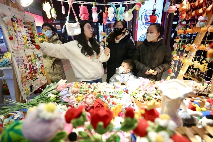 可看、可购、可玩、可体验……文创集市花式过大年