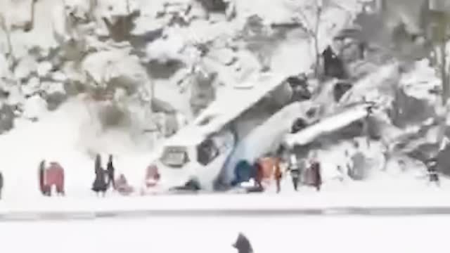 吉林一客车坠落江边：已致6人死亡 当地政府部门已成立专案组调查