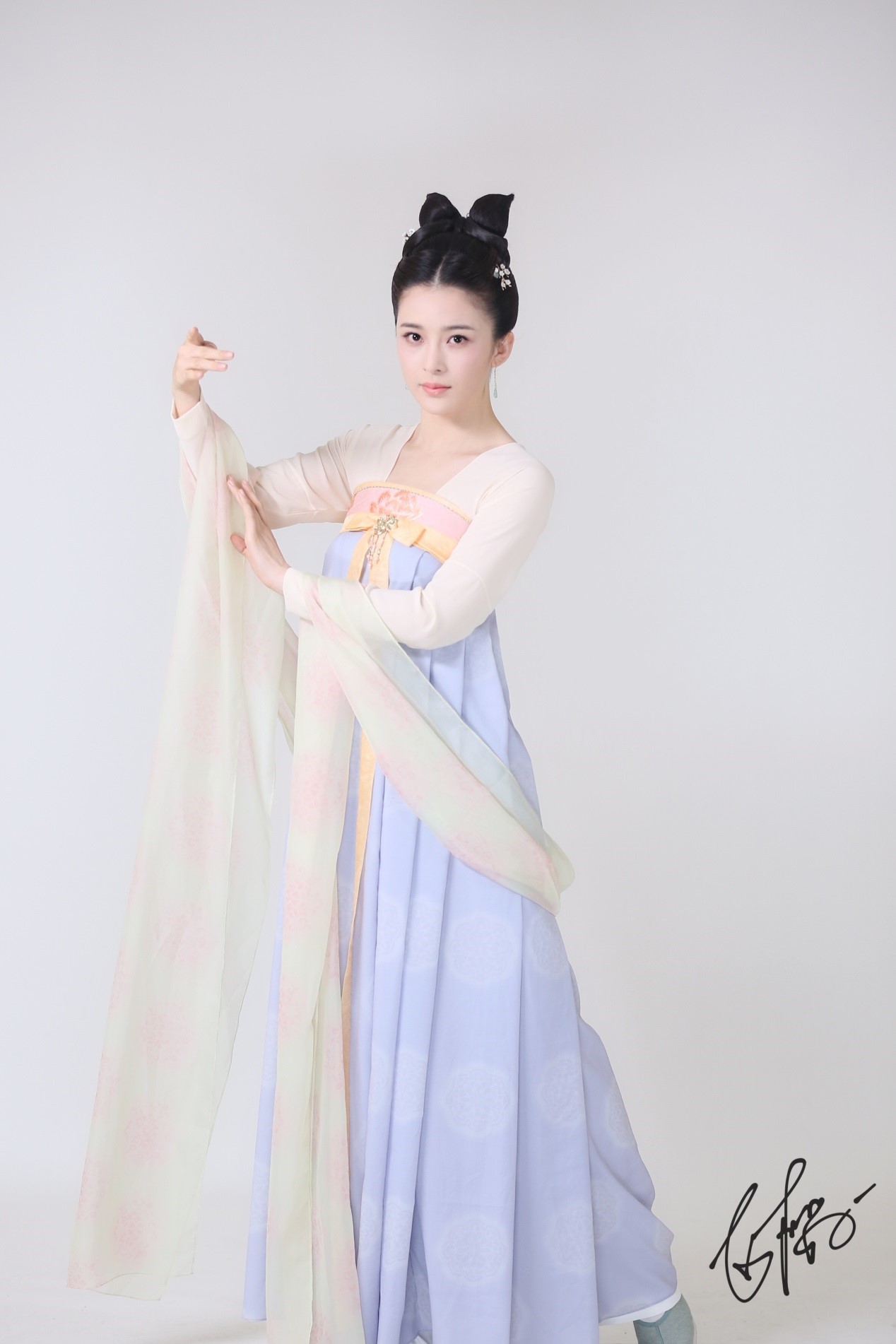 赵樱子《长安诺》古装神颜美出新高度 喜提“儿媳”杨超越