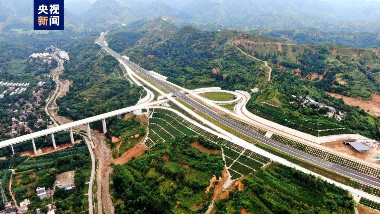 河南新建3条高速公路集中通车