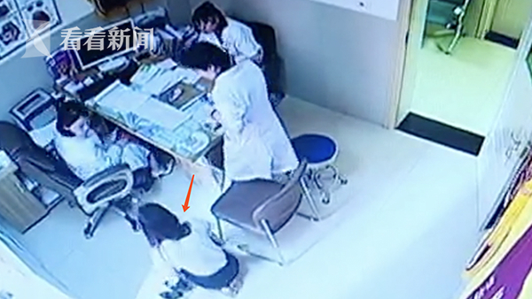 女孩跪求免费做人流 手术后持刀威胁：还我孩子